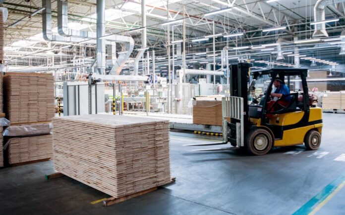 Forklifts and Material Handling: Maximizing Efficiency in Your Operations